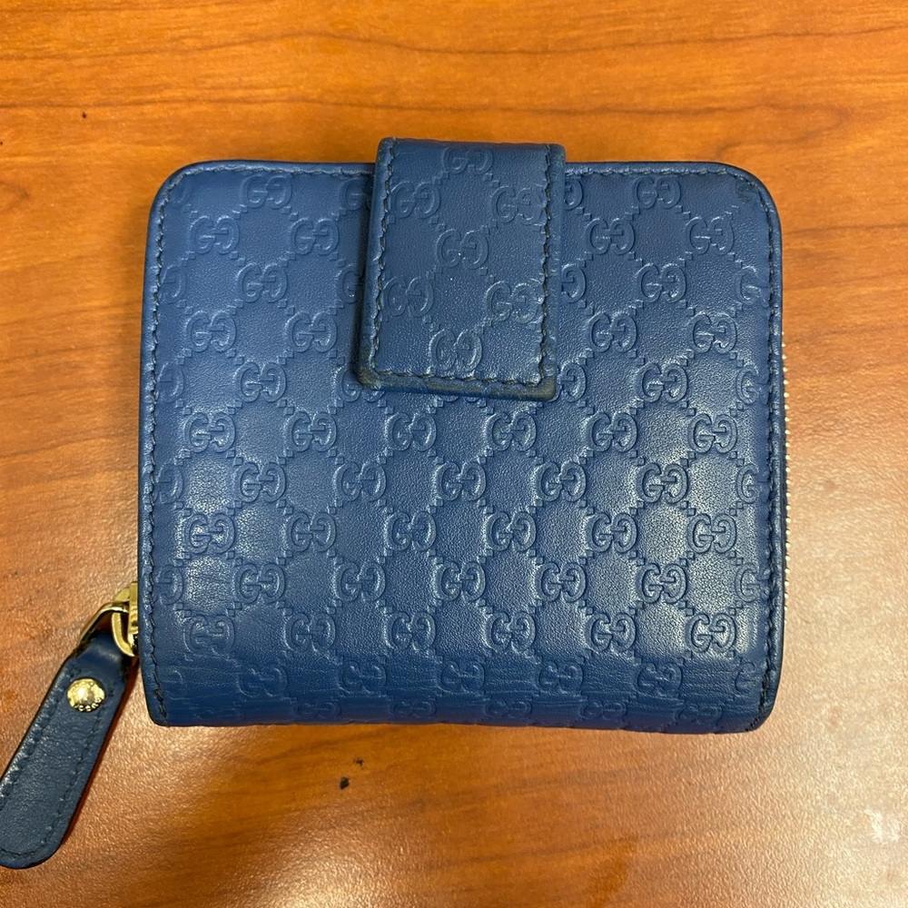gucci wallet (PRICE IS FIRM)